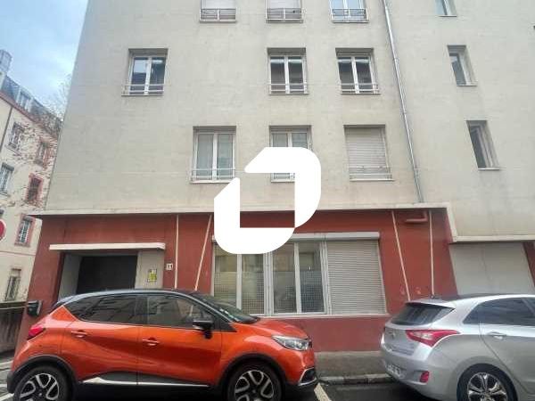 Rare à Oullins découvrez un vaste plateau de bure