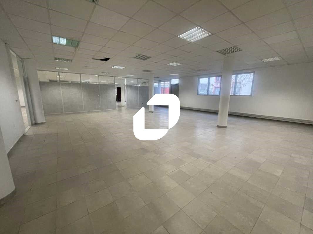 Rare à Oullins découvrez un vaste plateau de bure