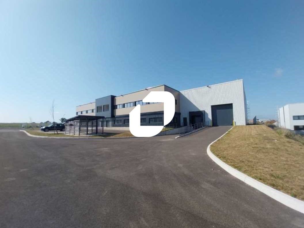 Au sein d'un parc d'activités clos en constructio