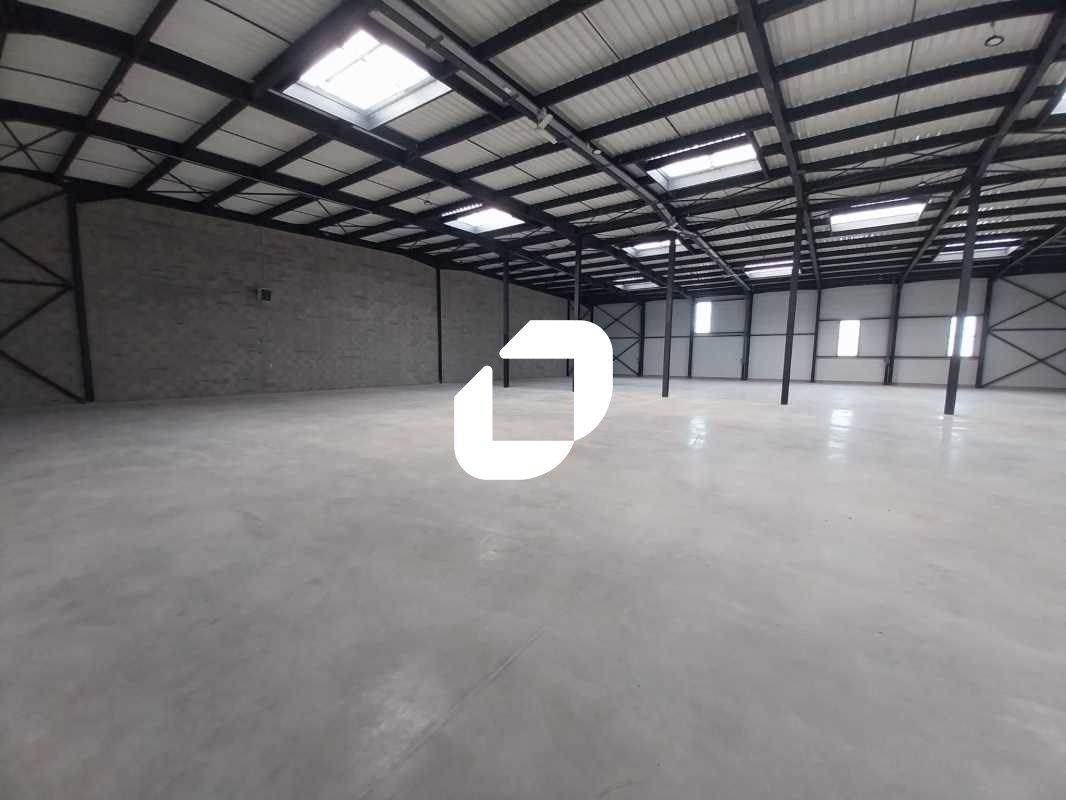 Au sein d'un parc d'activités clos en constructio