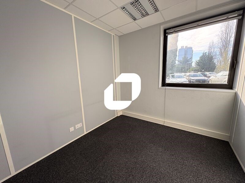 IMMPROVE vous propose trois surfaces de bureaux à