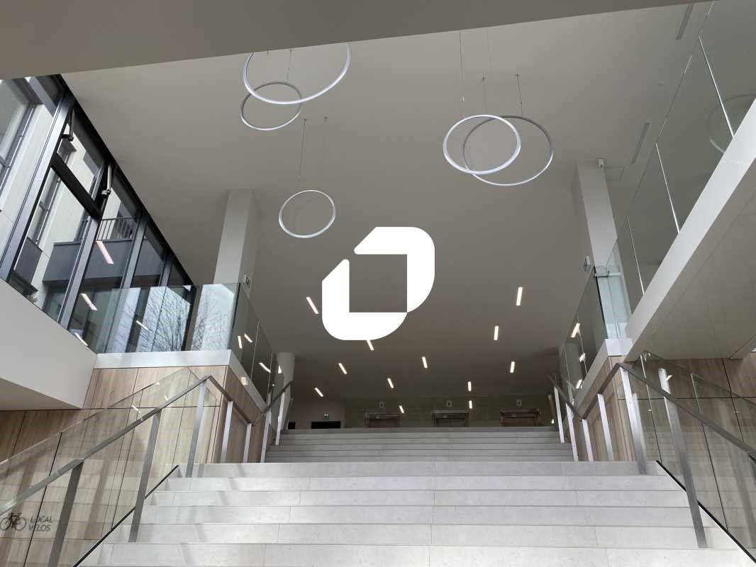 Vénissieux, en façade du boulevard périphérique, 