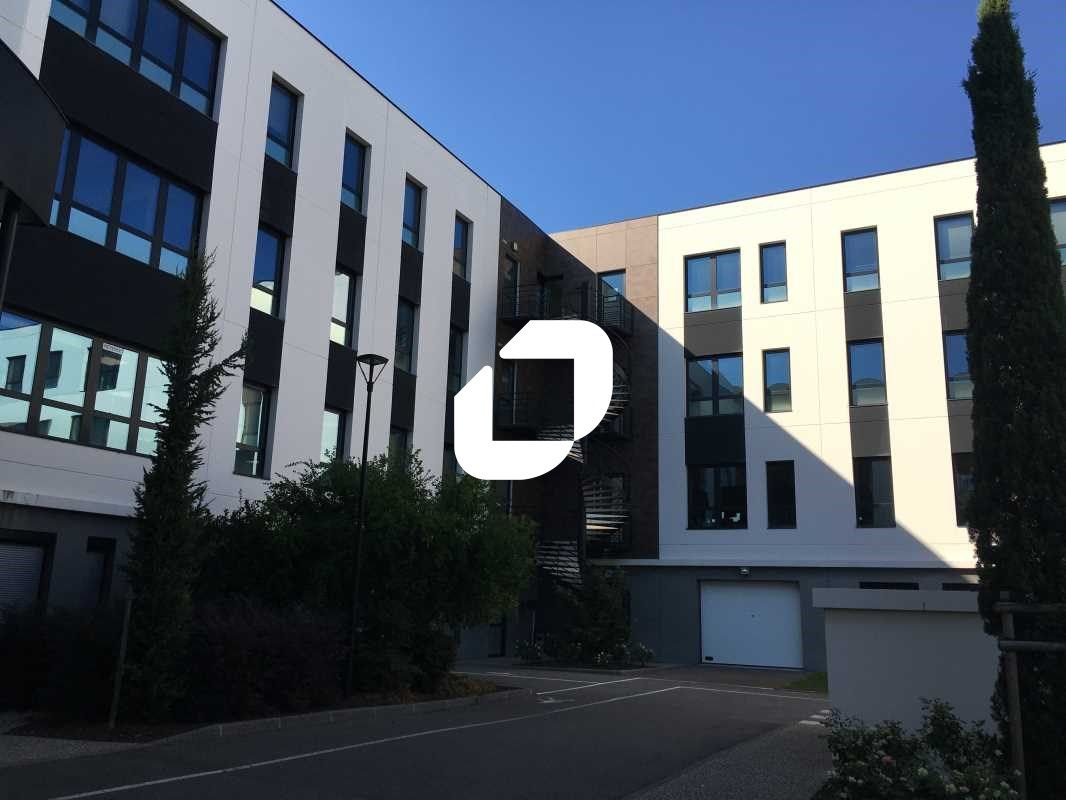 Située à Genas, à l'entrée Est de l'agglomération