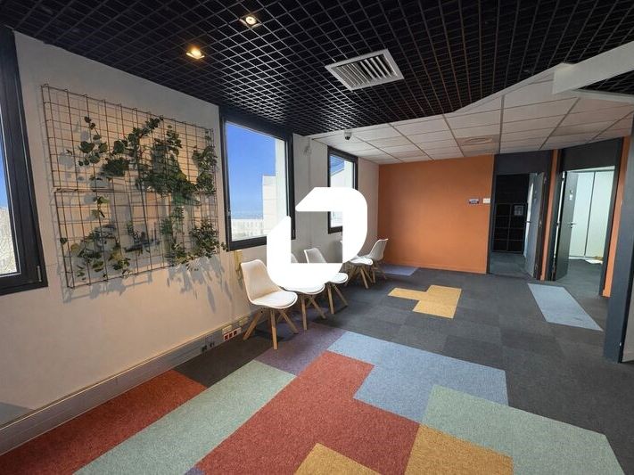 IMMPROVE vous propose 325 m² de bureaux à louer à