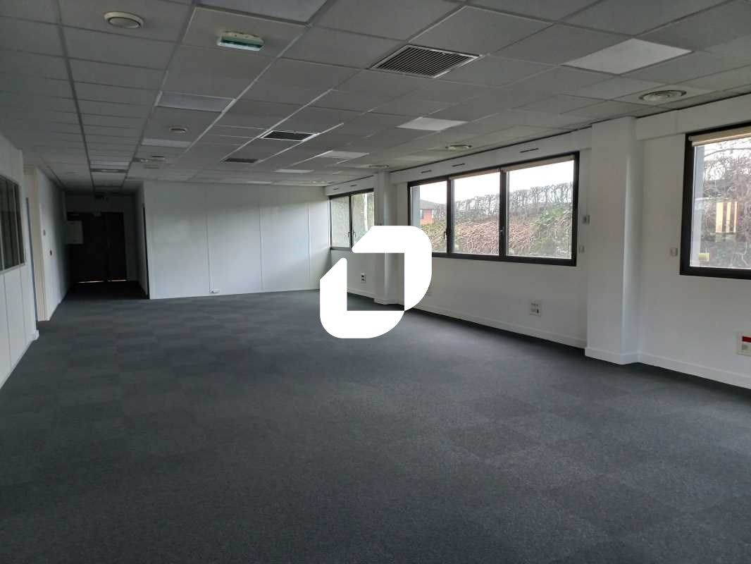 Immprove vous propose  sur la commune de VILLENEU