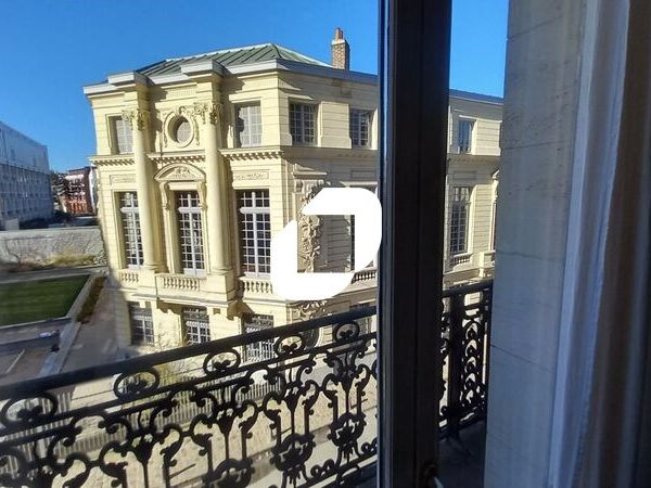 Immprove vous propose à la location, une surface 