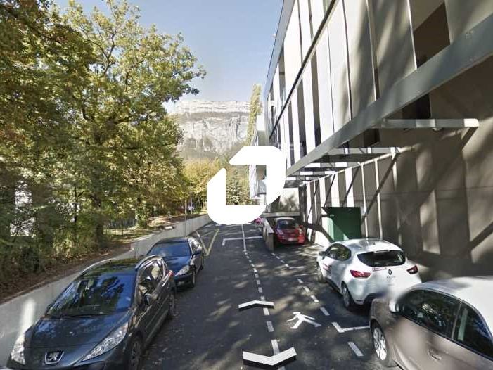 Immprove vous propose un bureau de 167 m² sur la 