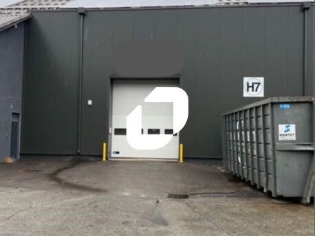 Immprove vous propose au Cheylas, un entrepôt de 