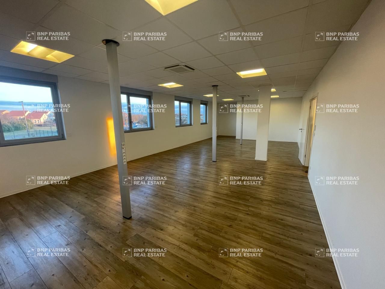 530 m² pour ce bureaux en location à Ennery