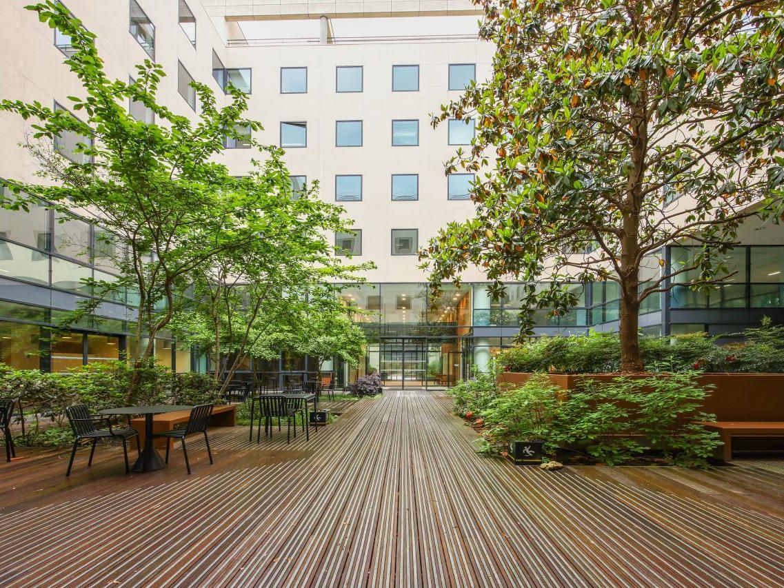 15800.24 m² pour ce bureaux en location à Rueil-malmaison