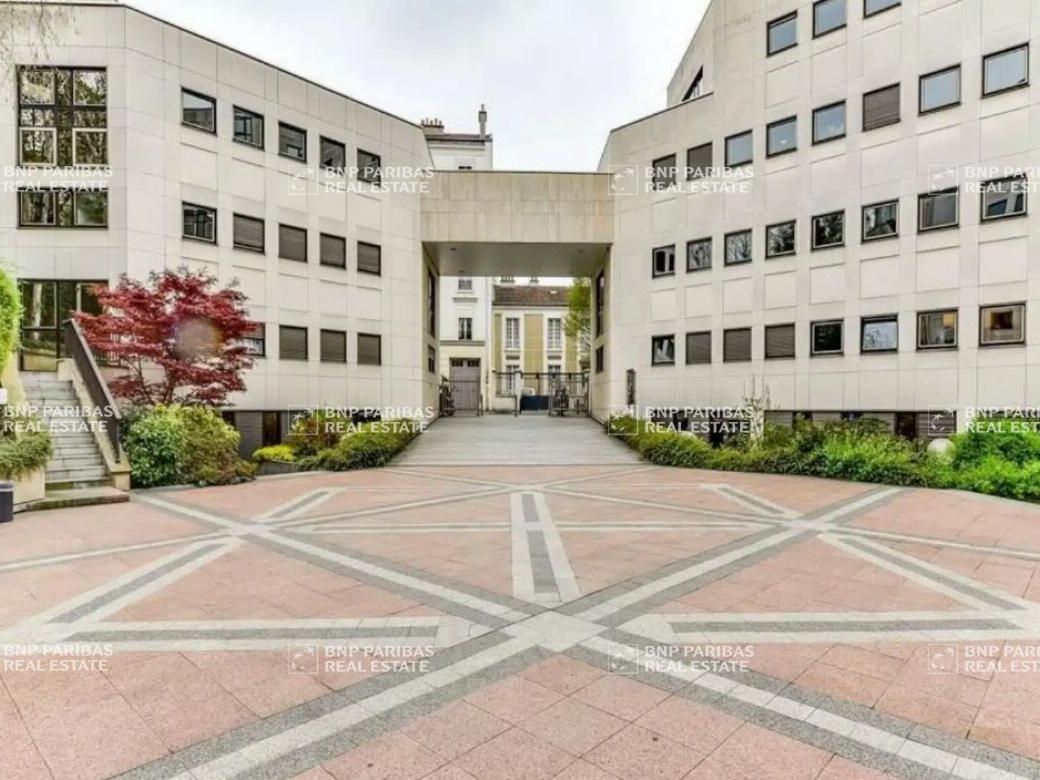 241 m² pour ce bureaux en location à Le kremlin bicetre