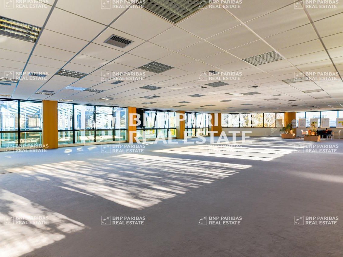 1969 m² pour ce bureaux en location à Villebon sur yvette