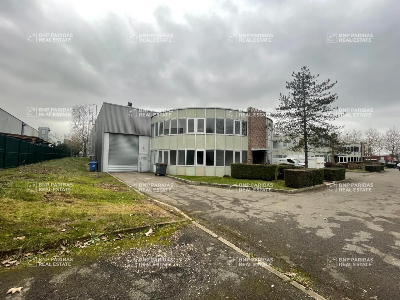 2602 m² pour ce pme-pmi en location à Buc