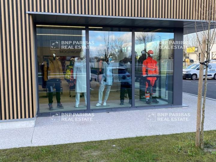953 m² pour ce activité en location à Dunkerque