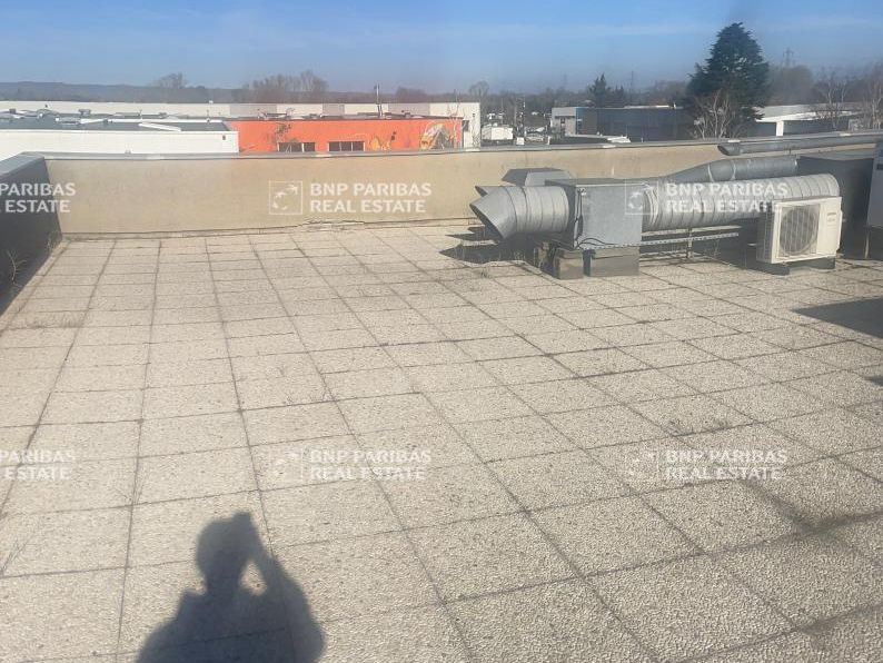 2838 m² pour ce activité en vente à Vaulx-en-velin