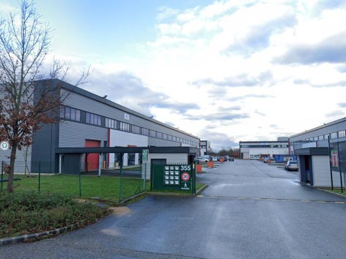 1940 m² pour ce activité en location à Meyzieu