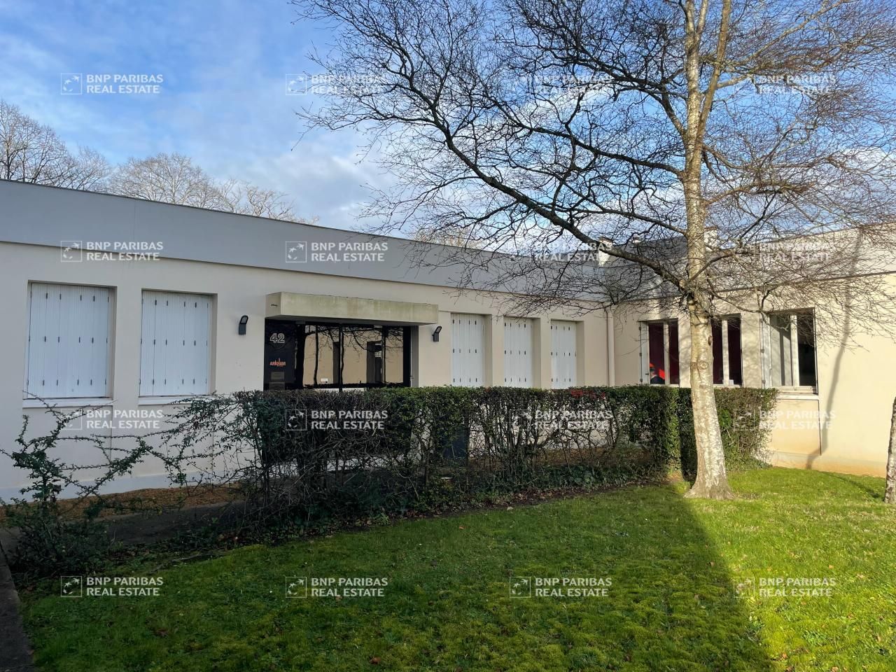107 m² pour ce bureaux en location à Saint-cyr-sur-loire