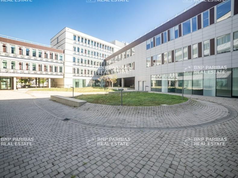 12658 m² pour ce bureaux en location à Blagnac