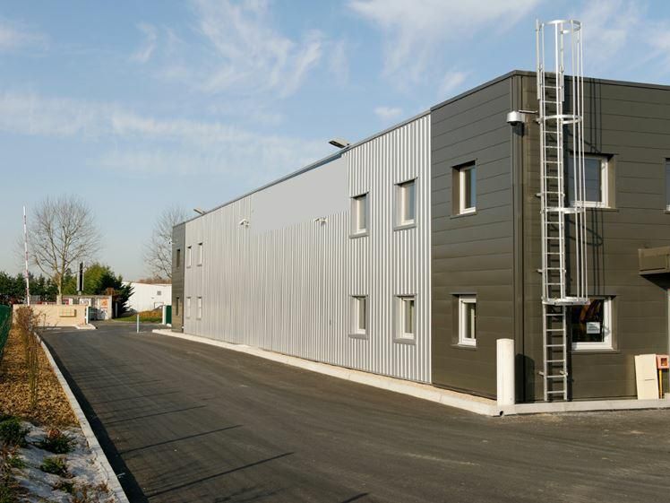 777 m² pour ce activité en location à Vert saint denis