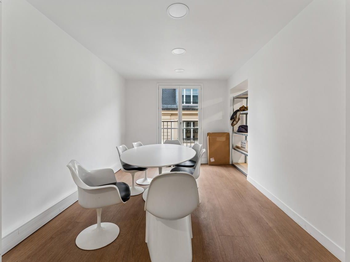 375.67 m² pour ce bureaux en location à Paris