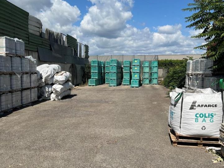 2749 m² pour ce activité en location à Vaulx-en-velin