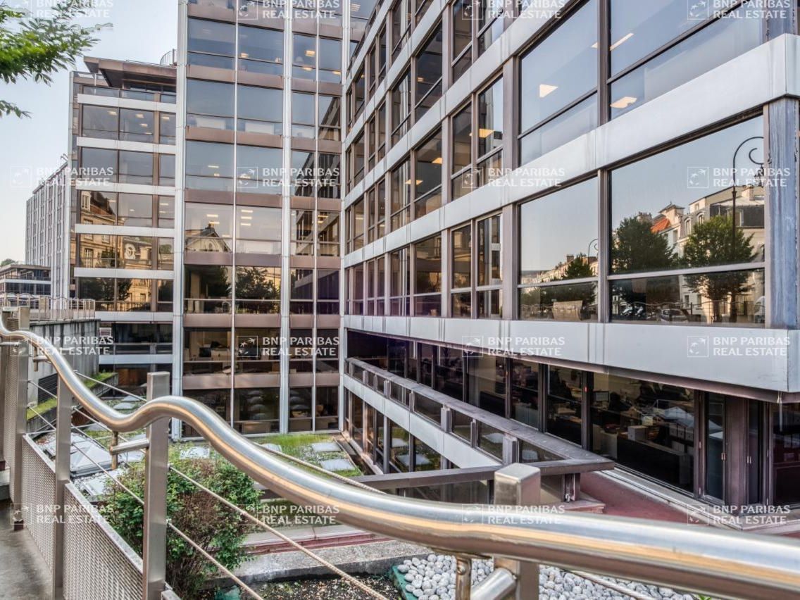 634 m² pour ce bureaux en vente à Saint cloud