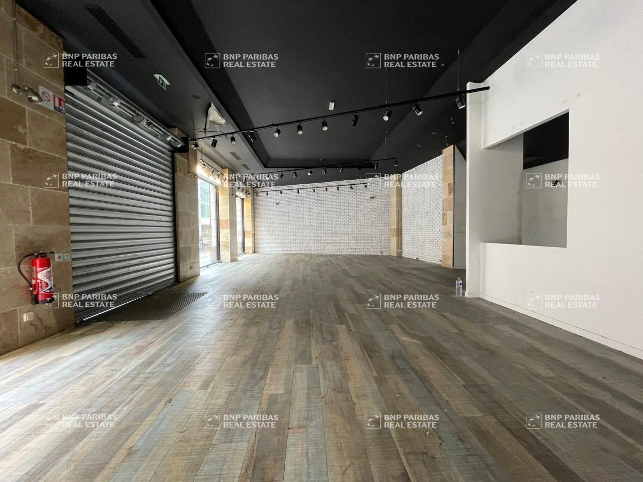 196.5 m² pour ce local commercial en location à Paris