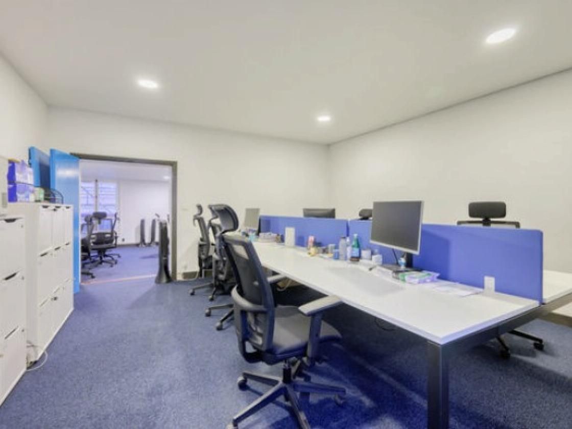 425.9 m² pour ce bureaux en location à Paris