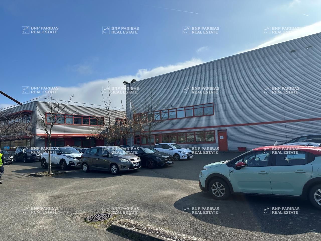 6081 m² pour ce activité en location à Maurepas