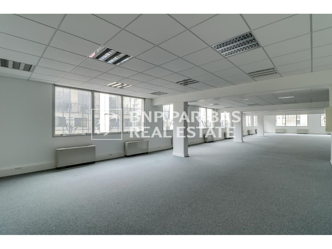 2030 m² pour ce bureaux en location à Saint-ouen-sur-seine