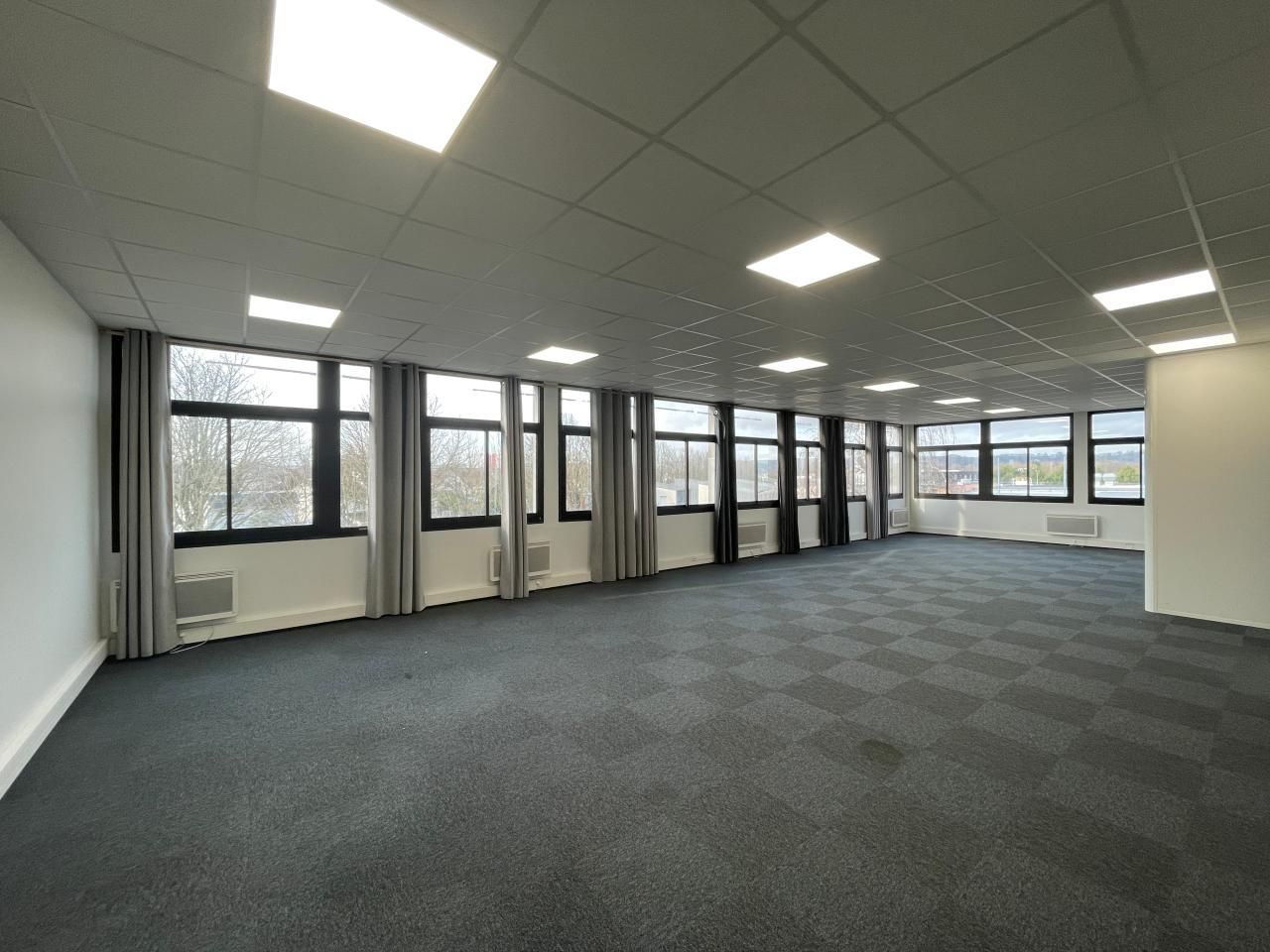 253.9 m² pour ce bureaux en location à Le petit-quevilly