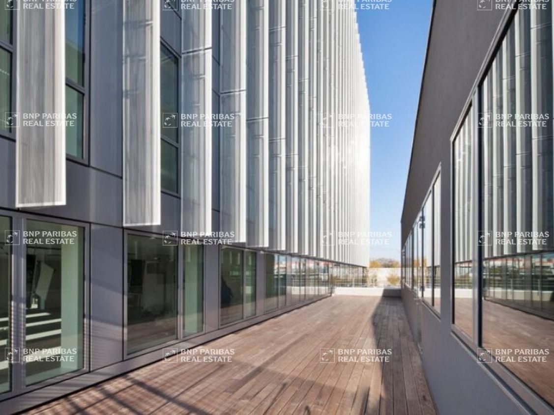 2181 m² pour ce bureaux en location à Vaulx-en-velin