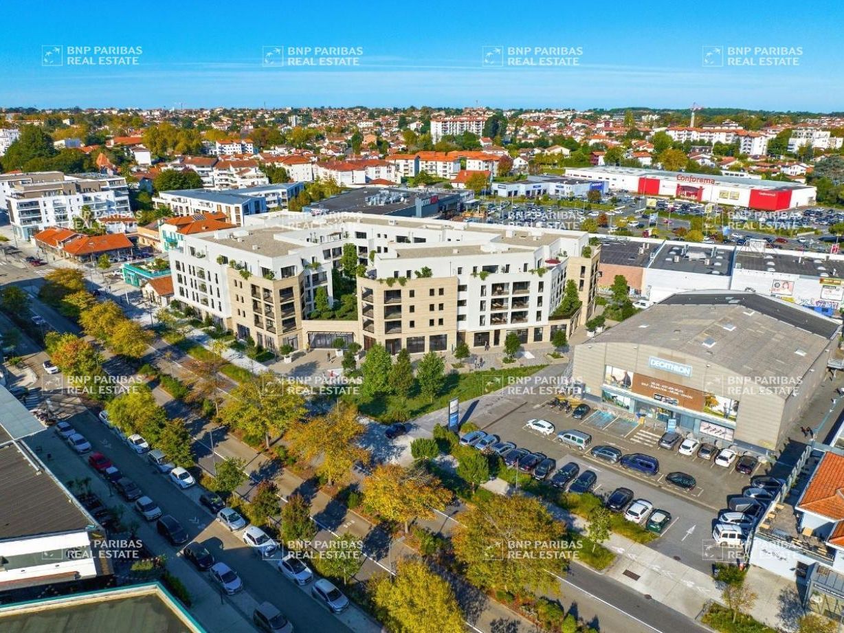 1493 m² pour ce local commercial en location à Anglet