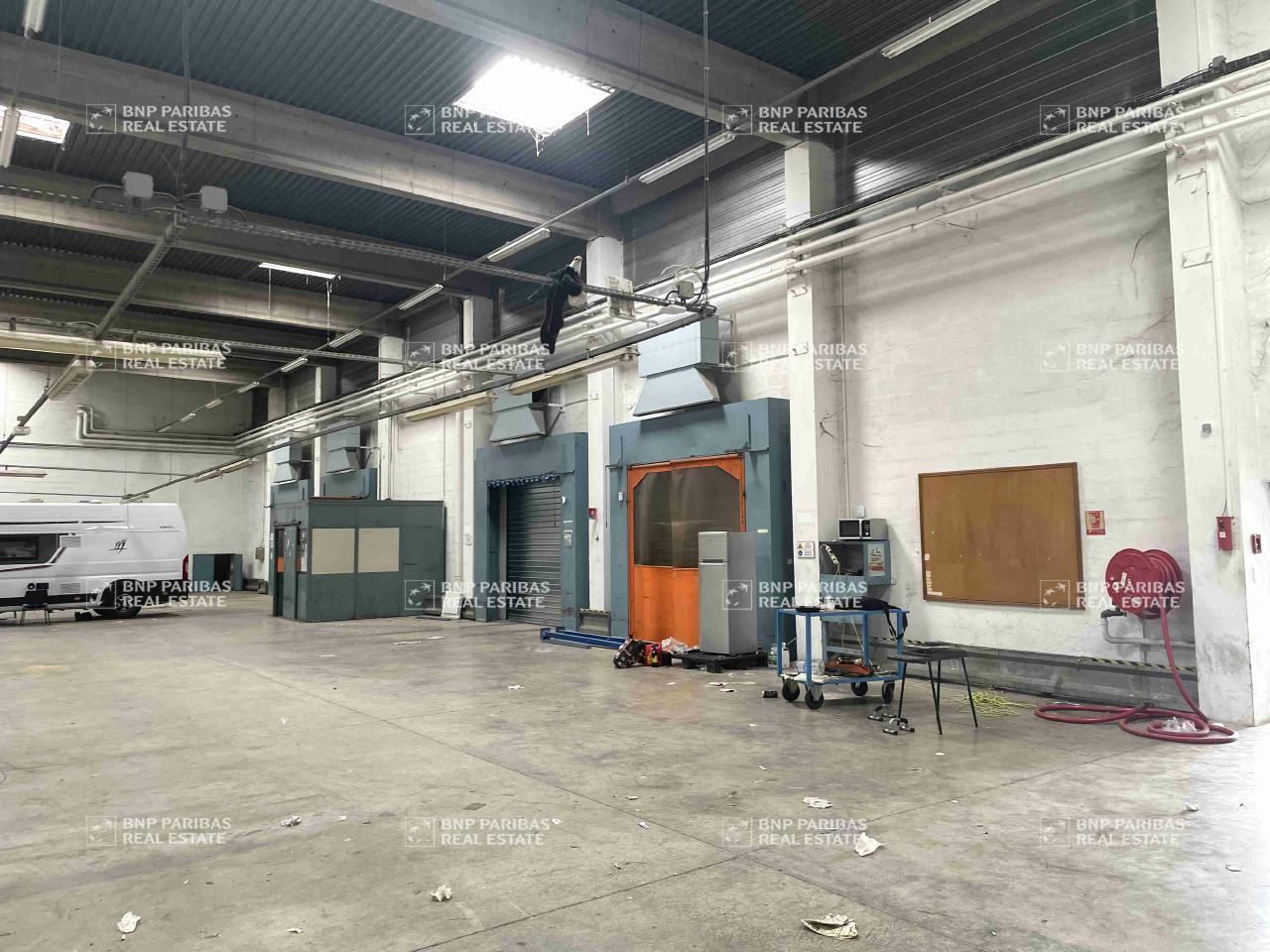 1955 m² pour ce activité en location à Vitrolles