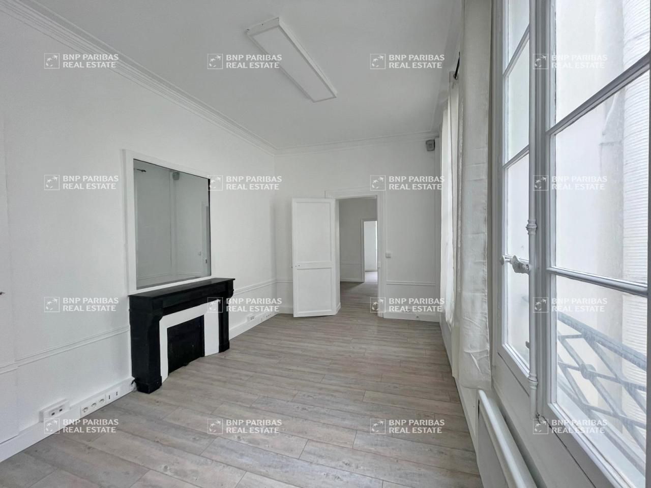 54.38 m² pour ce bureaux en vente à Paris
