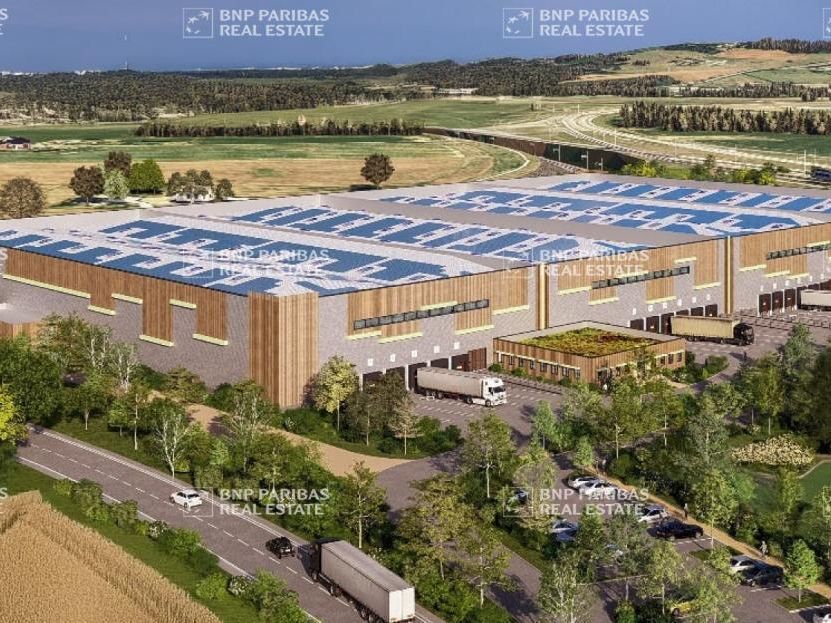 24600 m² pour cetentrepôts classe a en location à La milesse