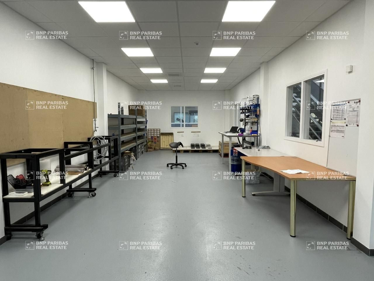 203.37 m² pour ce bureaux en location à Parçay-meslay