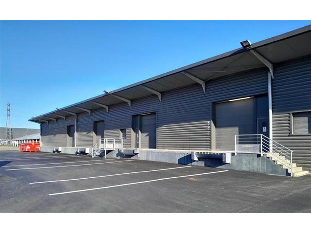 Local d'activités à louer, situé au sud-ouest de 