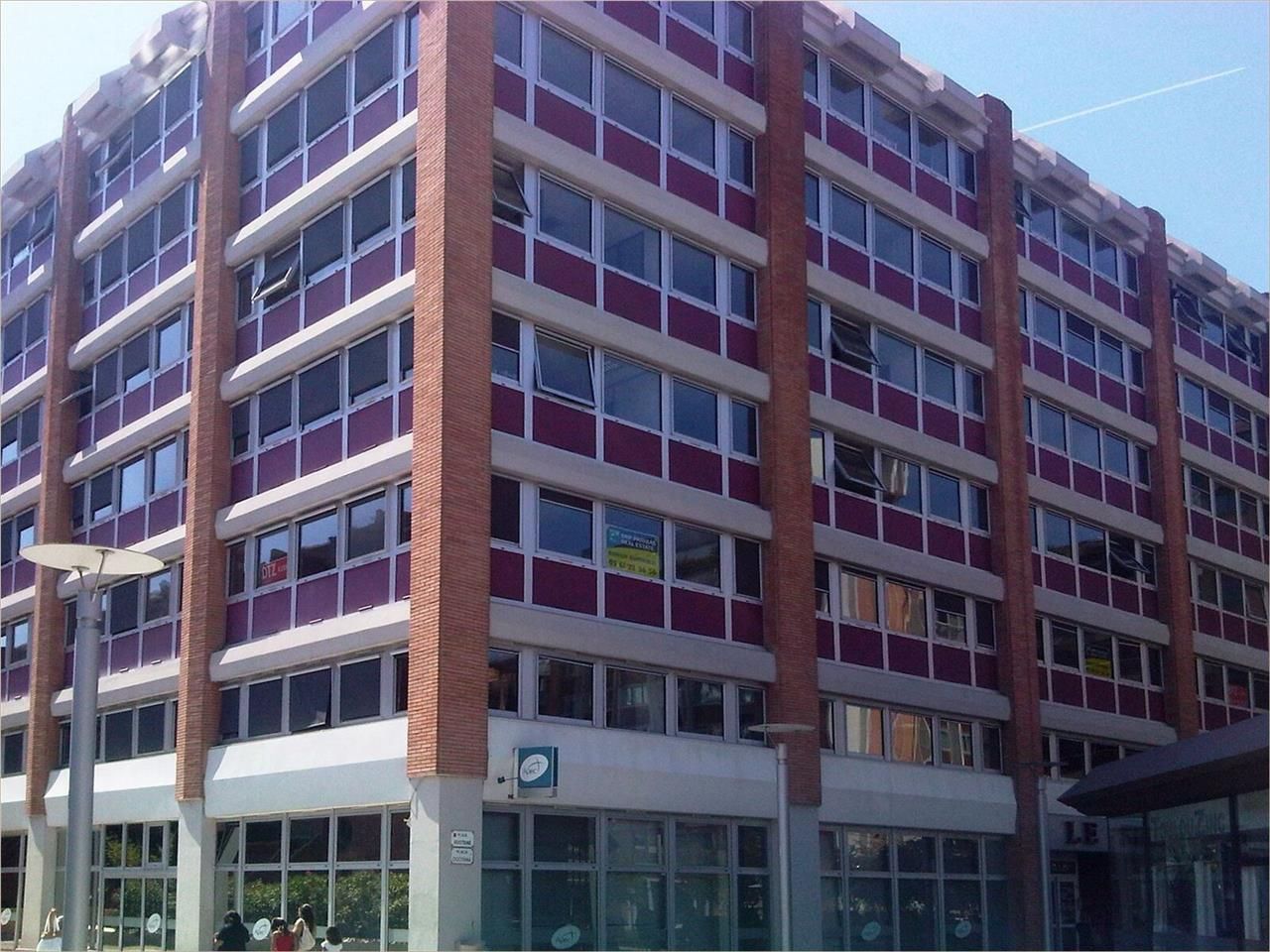 Nous vous proposons des surfaces de bureaux à la 