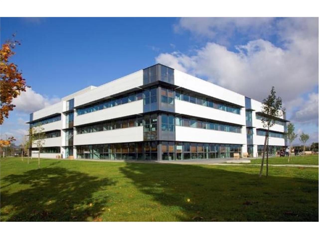 Nous vous proposons des bureaux neufs de grand st