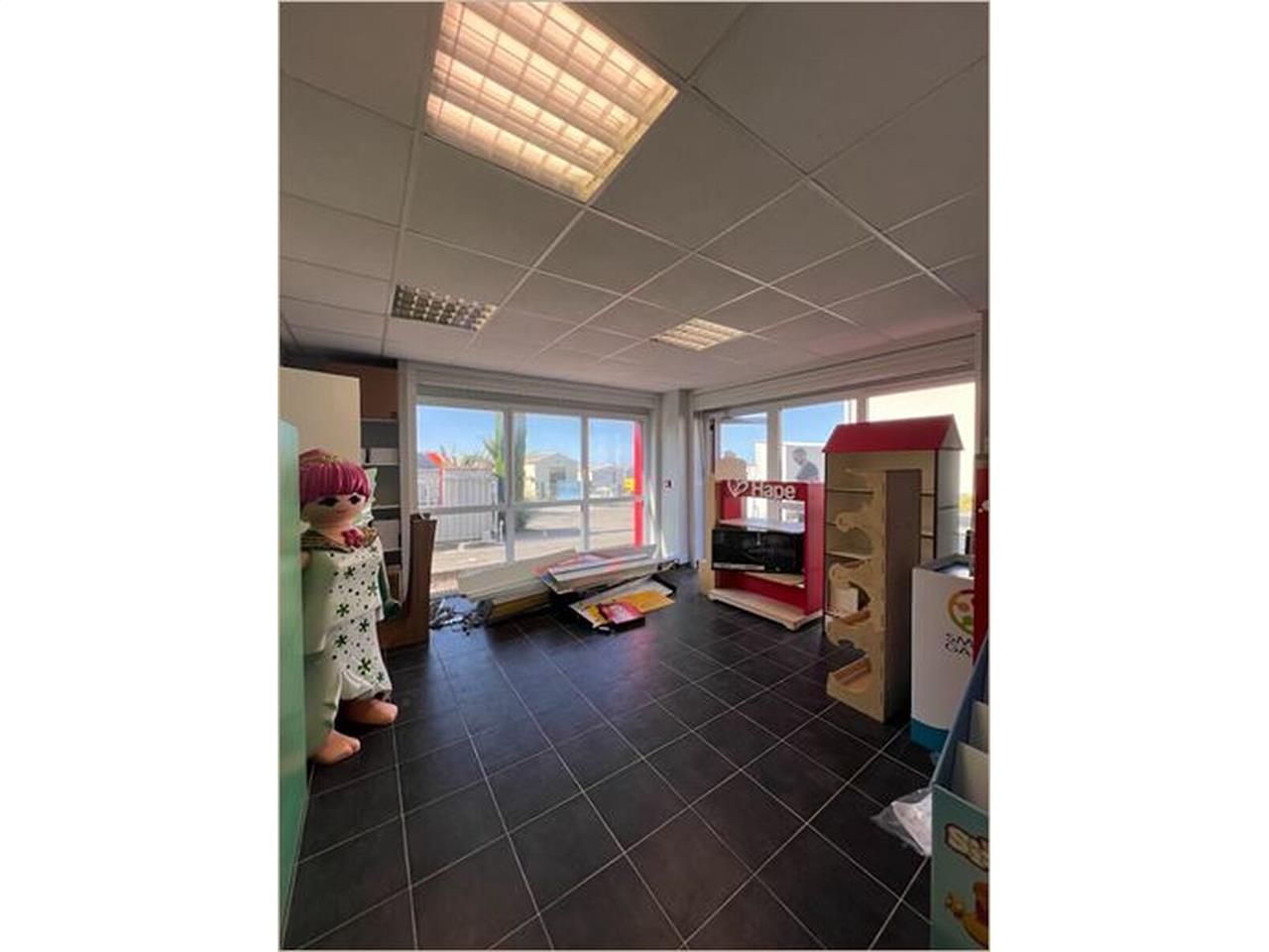 Local d'activités à louer, situé à l'est de Toulo