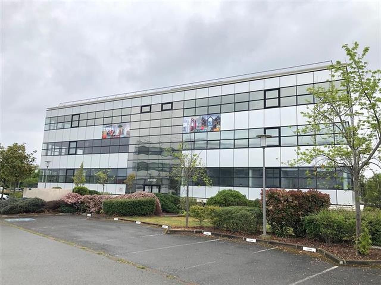 Nous vous proposons un immeuble de bureaux récent