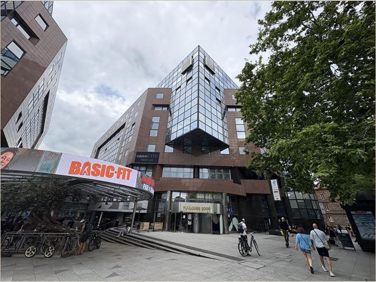 BUREAUX À LOUER - 2 076 m²   Emplacement premium 