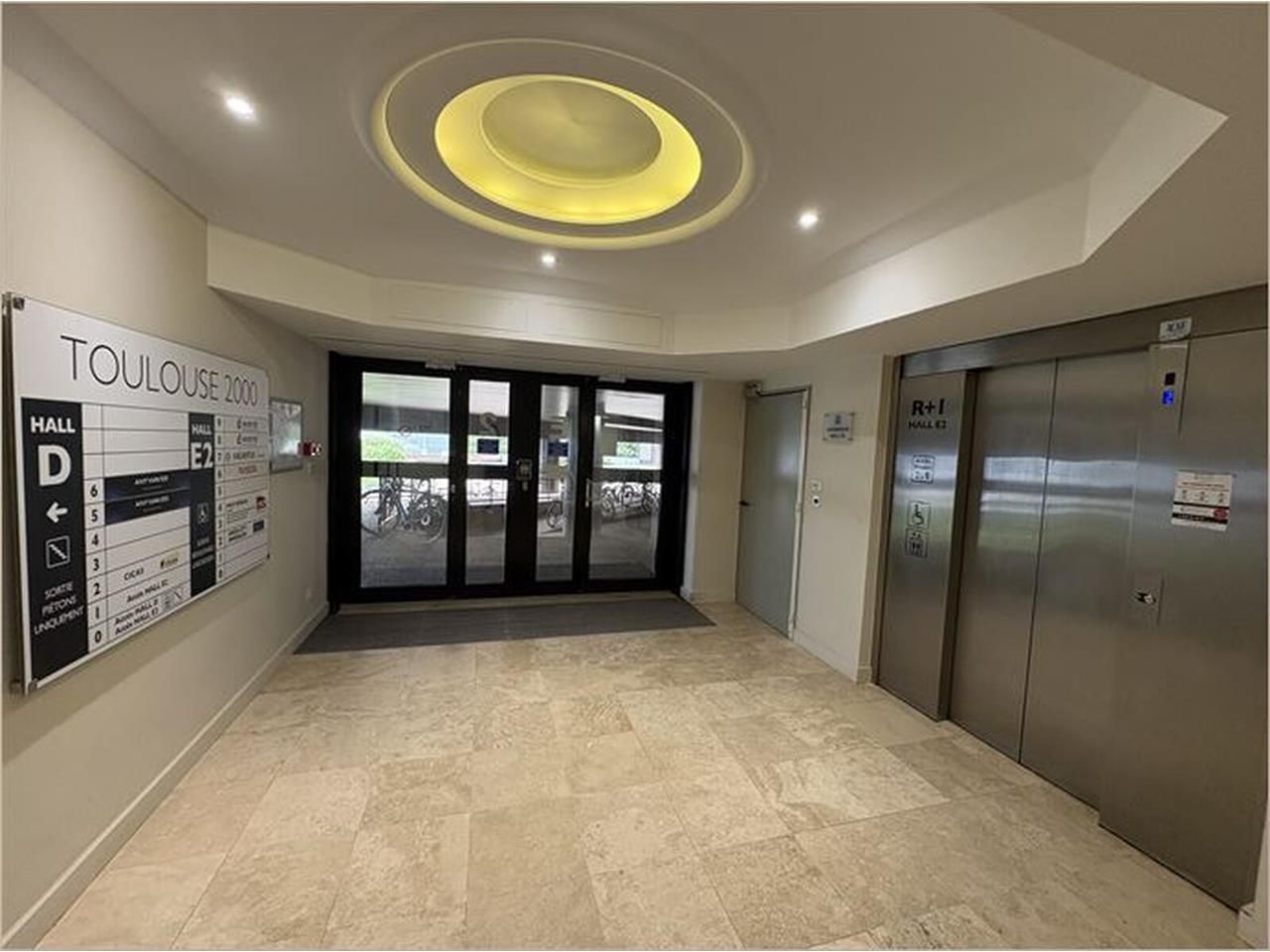 BUREAUX À LOUER - 2 076 m²   Emplacement premium 