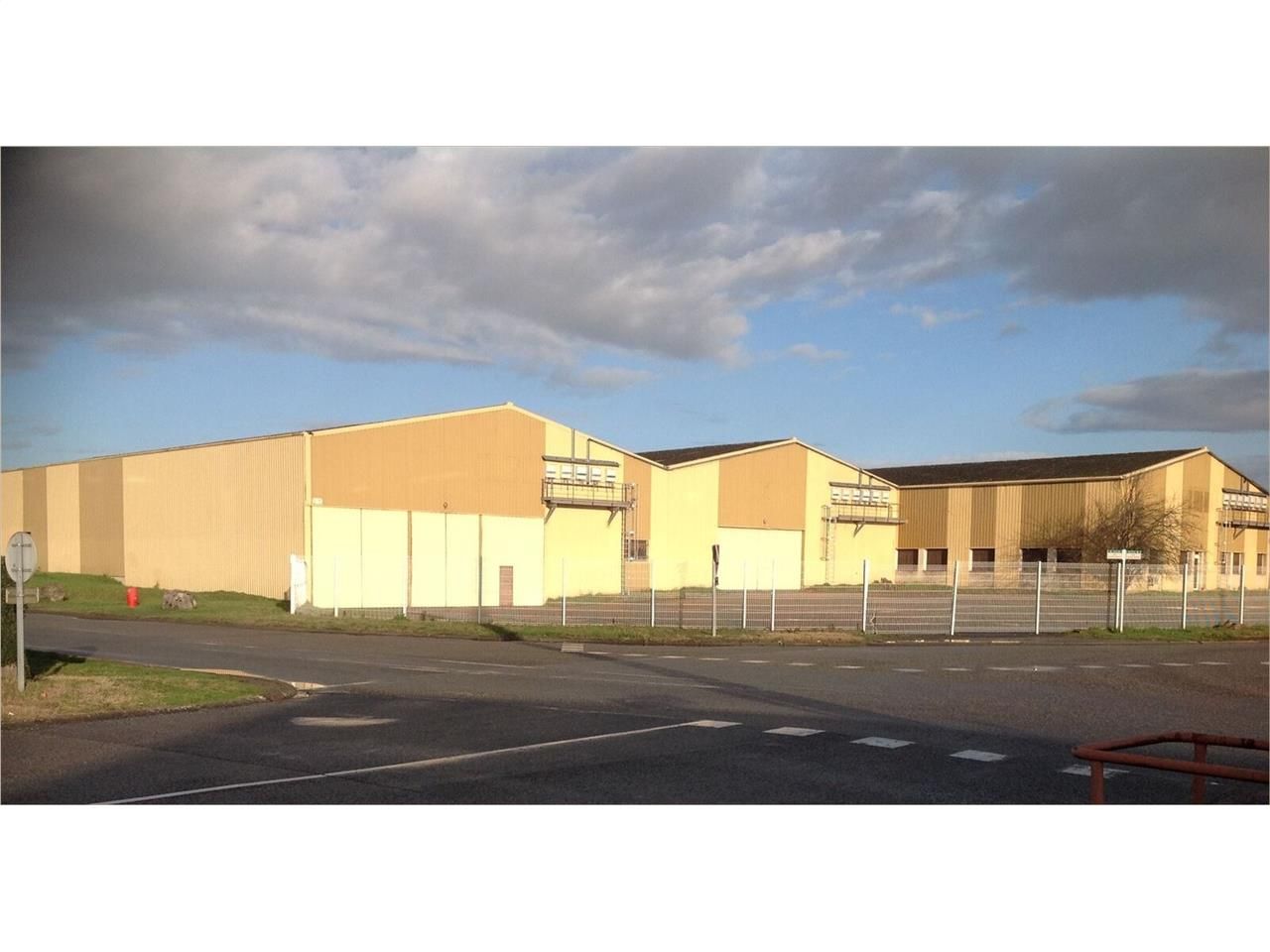 Entrepôt indépendant à louer à Bon-Encontre, à l'