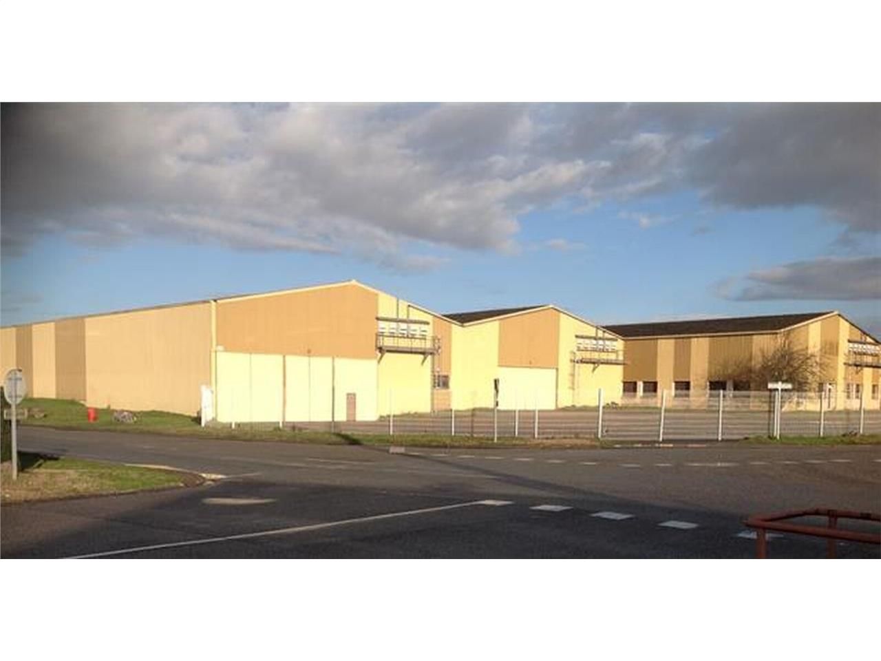 Entrepôt indépendant à louer à Bon-Encontre, à l'