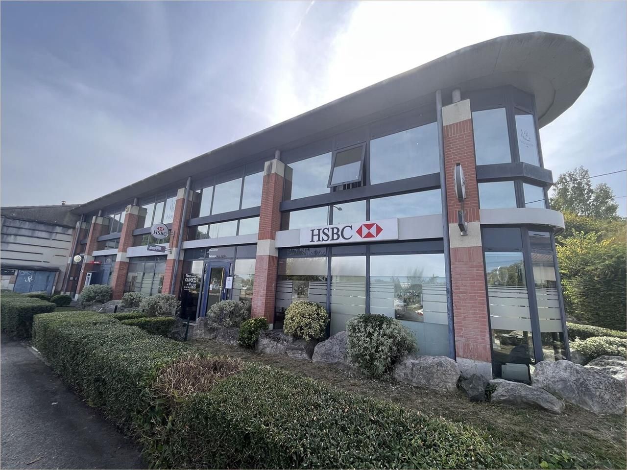 - A LOUER -   Immeuble indépendant de très bon st