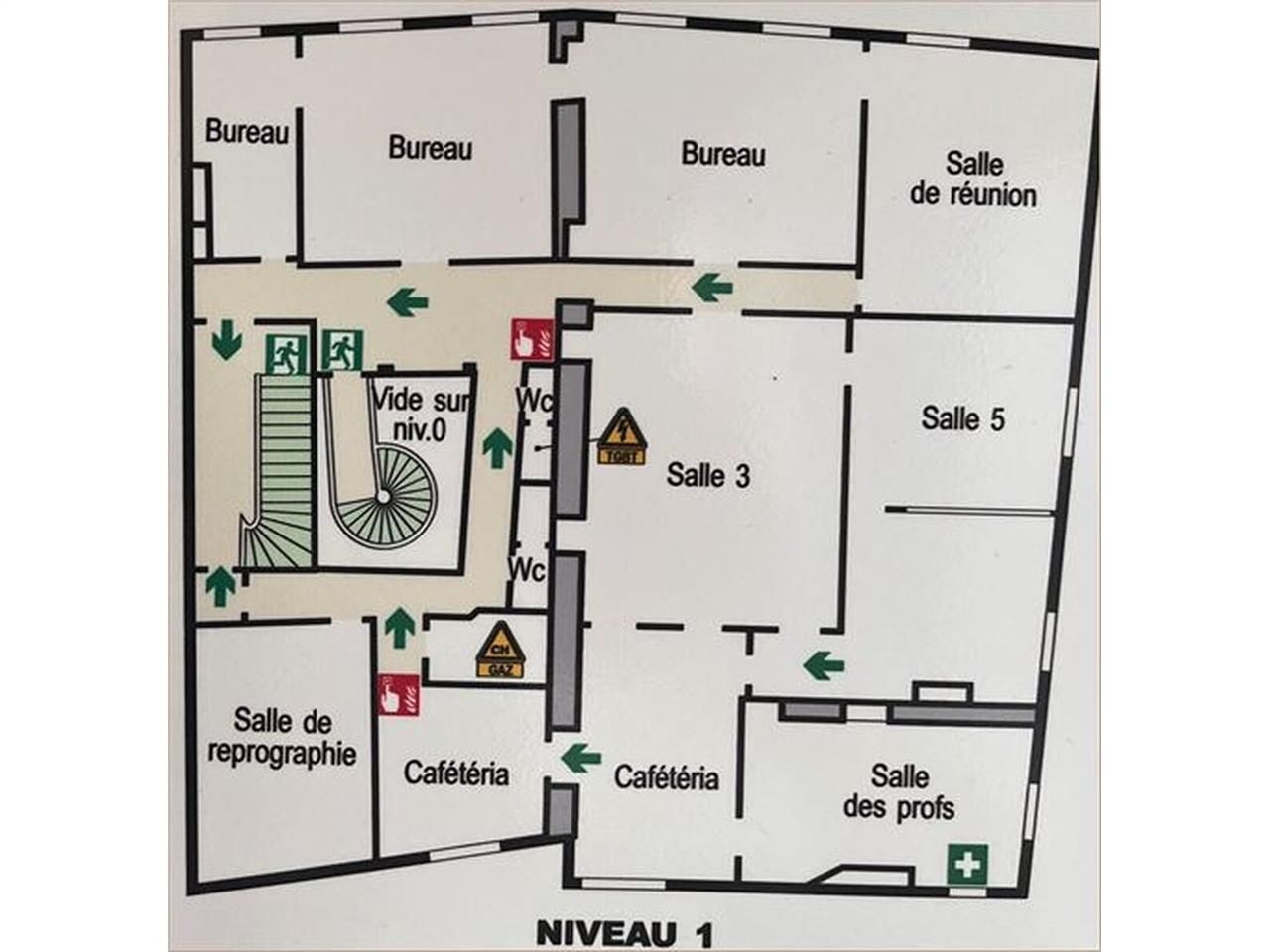 Surface de bureaux idéalement située au centre vi