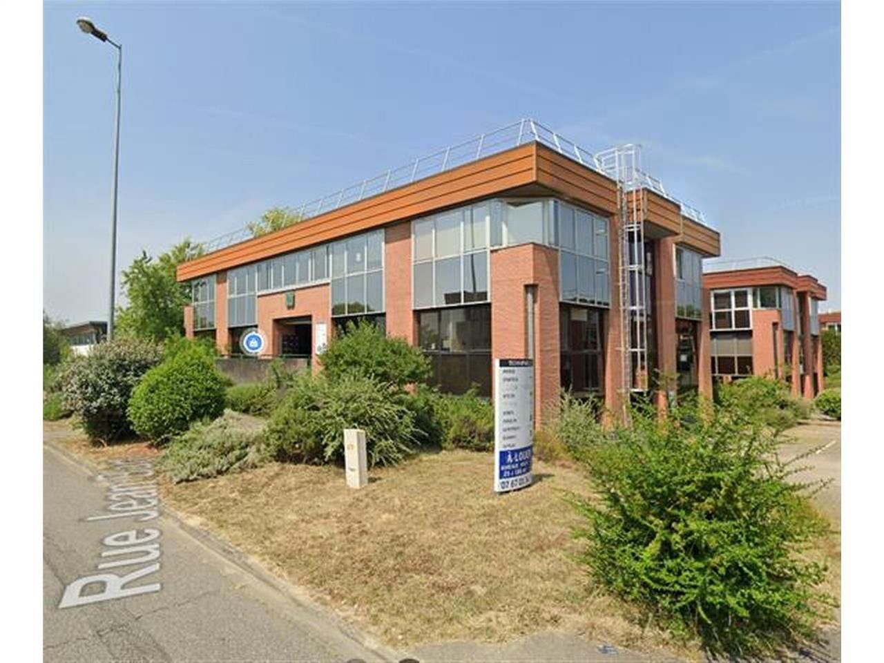 Nous vous proposons a louer deux surfaces de bure