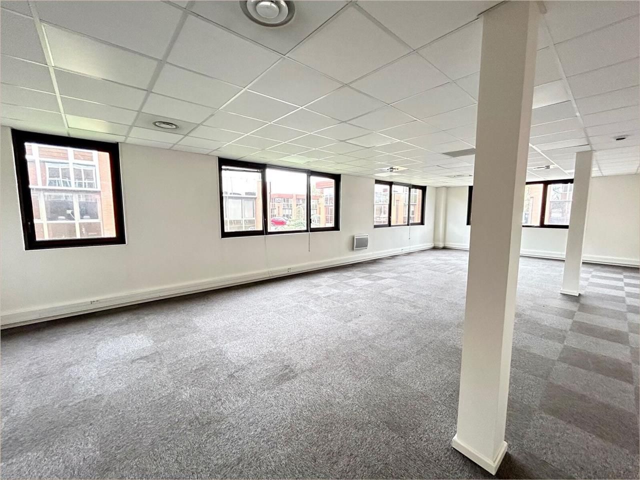 Nous vous proposons a louer deux surfaces de bure